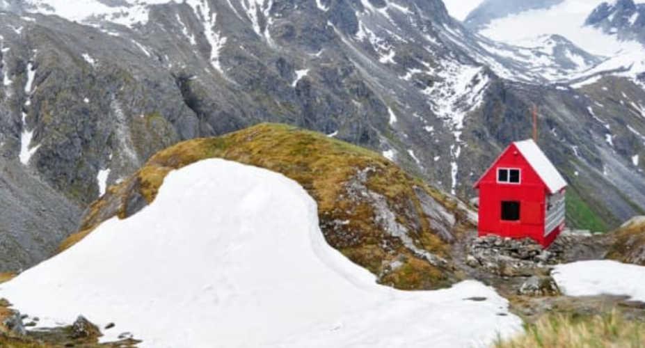 The 10 Best Winter Hut Hikes